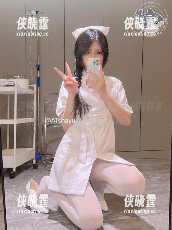 碧蓝航线的另一面，AT鲨在原图和写真集里让能代女仆变得更加“搞怪”。