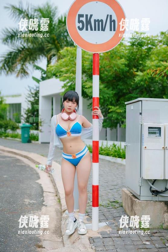 Dami(퀸다미)的夏天，照片中宛如色彩的狂想曲，cos得有点夸张？