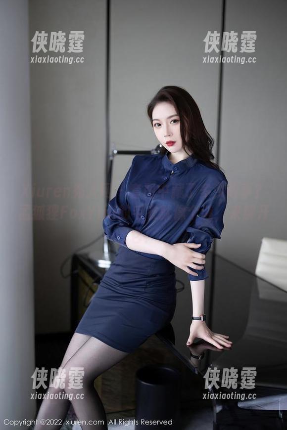 Xiuren秀人网-孟狐狸FoxYini Xiuren秀人网 - 套图中藏了多少故事?孟狐狸FoxYini的毛衣就像个谜,来解开它!