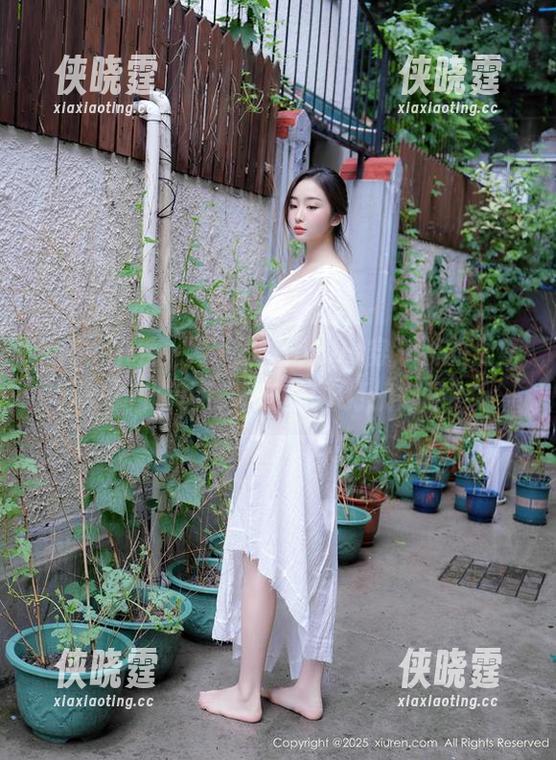 Xiuren秀人网 - 星星baby穿泳装的合集：如此美丽，你们忍心打扰她吗？