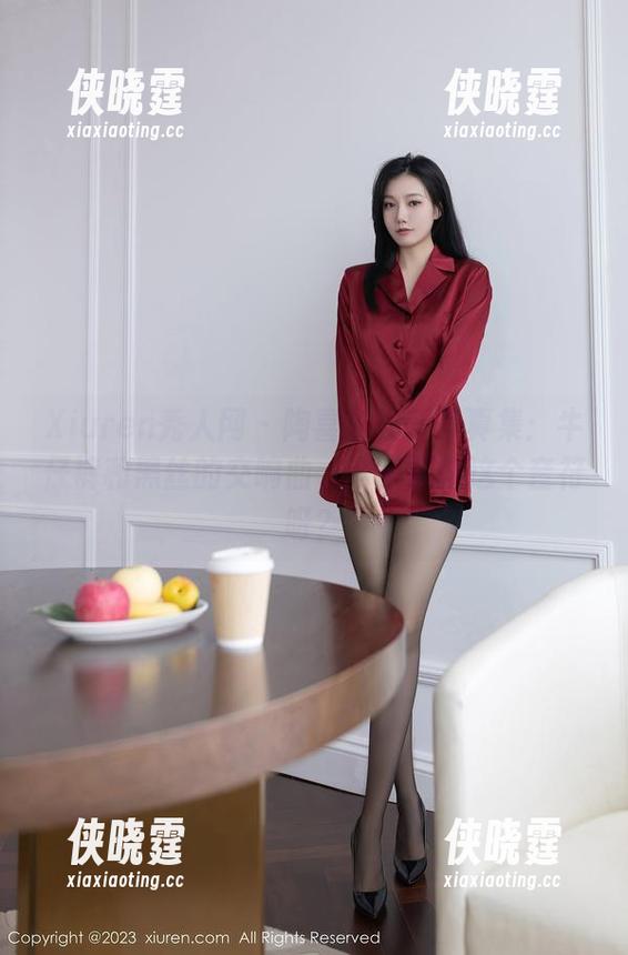 Xiuren秀人网-陶喜乐 Xiuren秀人网 - 陶喜乐最新写真集:牛仔裤和黑丝的交响曲,谁来解读这个音符呀?