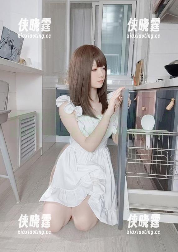 制服写真分享——asagiriai(爱ちゃん)就是那个能轻松把校园变成创意集合的人!