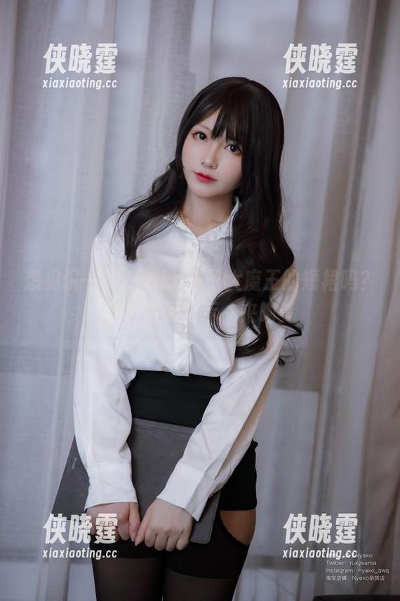nyako喵子大魔王 想见识一下nyako喵子大魔王的短裙吗?图片资源展示,来呦!