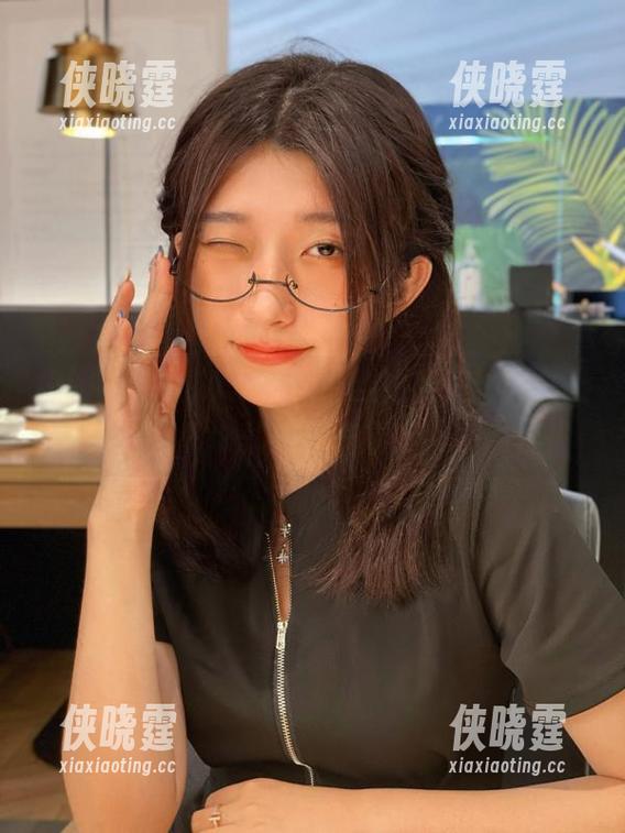 roroki骷髅姬 校服图包中,roroki骷髅姬的演绎——上课就是这气氛!
