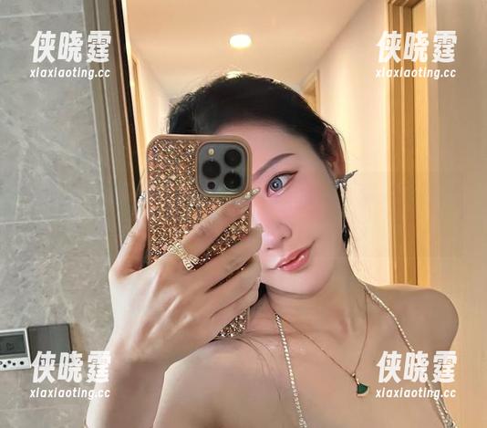 微密圈 - 眼镜里的不爱笑的赛琳，图库大集合，快来下载你的专属视角！