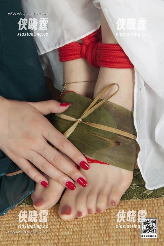 丽柜-黄芬 丽柜 - 黄芬的私房写真,套装?不如说是一次心灵公园游!