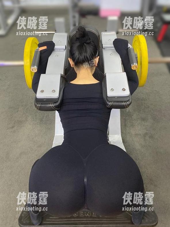 俏妞qiaoniu66 微密圈 - 俏妞qiaoniu66的作品集分享:红色渔网袜的搞怪与诱惑