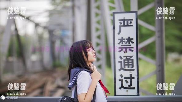 兔玩映画 兔玩映画:美图中的无害裸腿,真是制服裙的高光时刻。