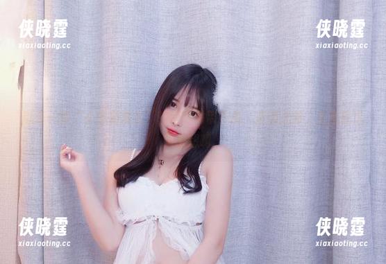 小小奶瓶儿 随意一瞥“小小奶瓶儿”的纯欲吊带作品,点滴之间,全是在引发联想啊。