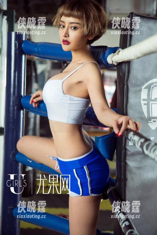 尤果网 - 没什么一只香蕉船的网袜，所以只能来这里慢慢欣赏这组作品！