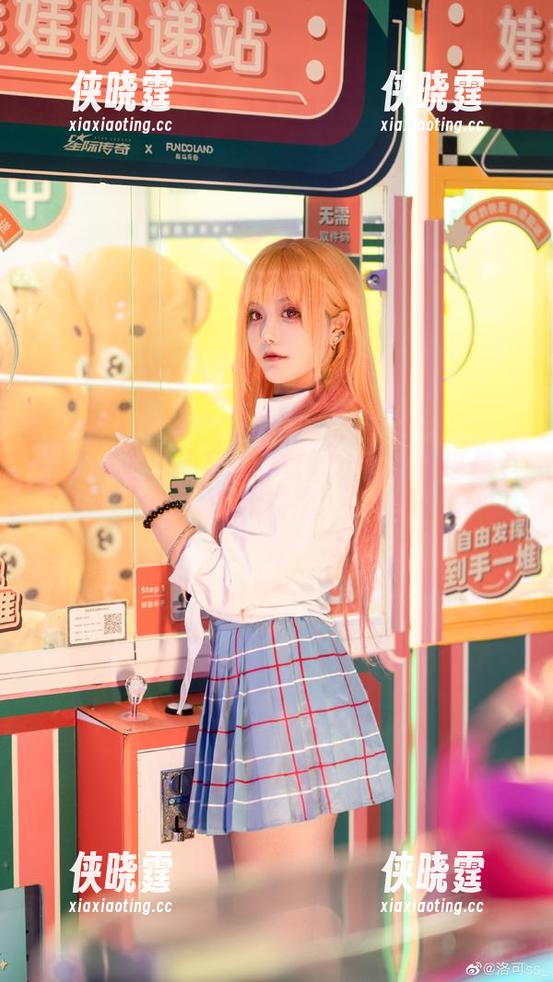 洛可ss 洛可ss的泳池写真分享:水里有鱼还是鱼儿水表演?