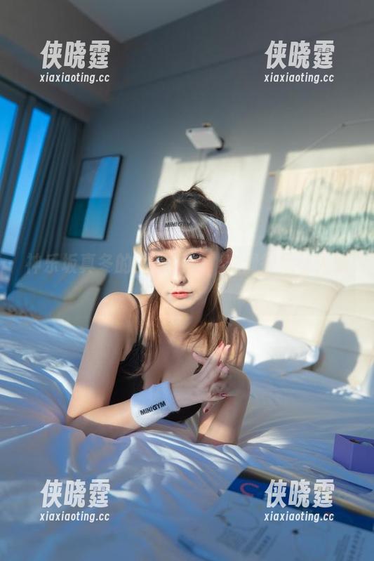 神乐坂真冬的油亮私拍，光滑得想让人脸红