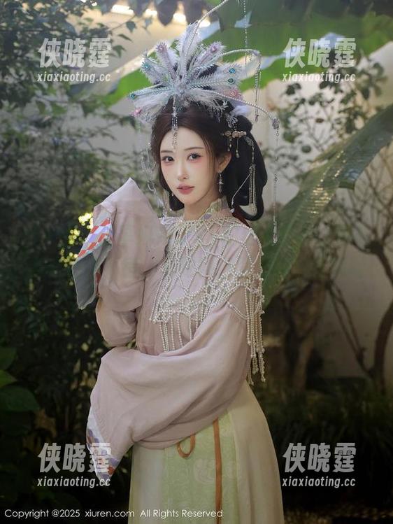 秀人网 - 分享娜娜子yy的丝袜作品，刚想说颜色真不错，又觉得这就是她的气质呀。