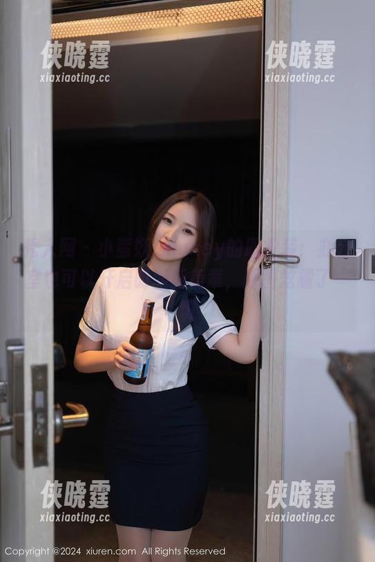 秀人网-小蛮妖_honey 秀人网 - 小蛮妖_honey的职业装:办公室也可以开启时尚新篇章,原图炫耀了一切