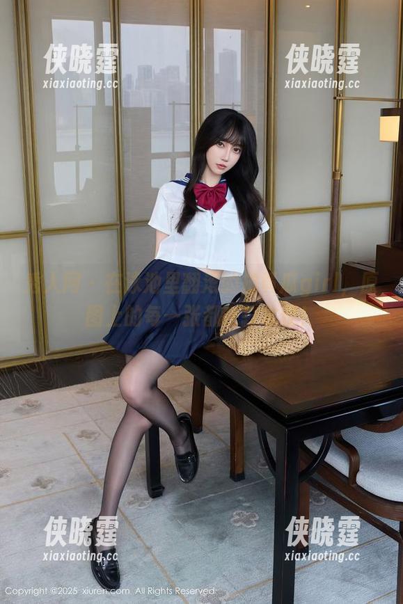 秀人网-拍黄瓜girl 秀人网 - 在泳池里翻滚的拍黄瓜girl,原图上的每一张都在打水仗!