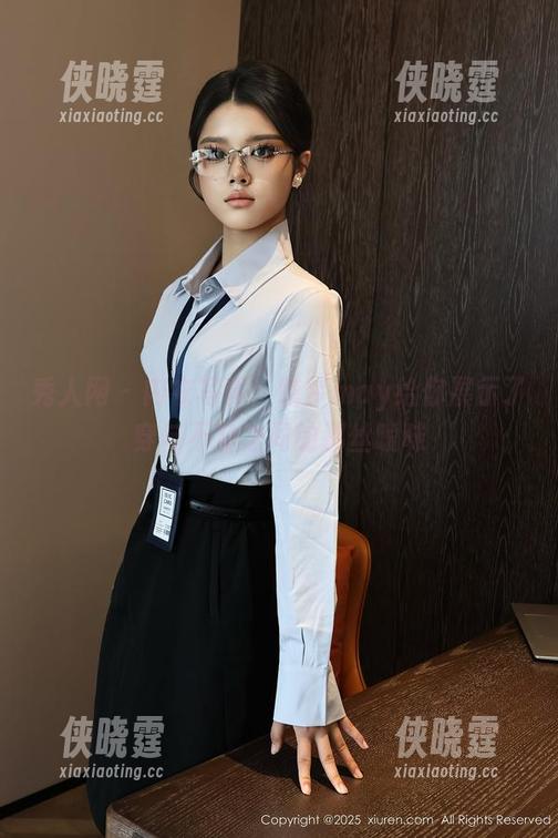 秀人网-晓梦may 秀人网 - 内衣写真:晓梦may给你展示了穿与不穿之间的那丝暧昧