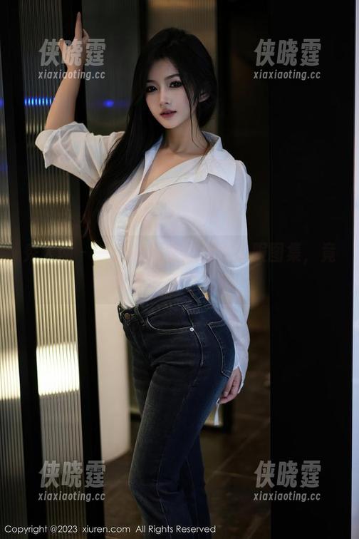 秀人网-灿宝 秀人网 - 一套看似普通的水手服图集,竟藏着灿宝的风采…