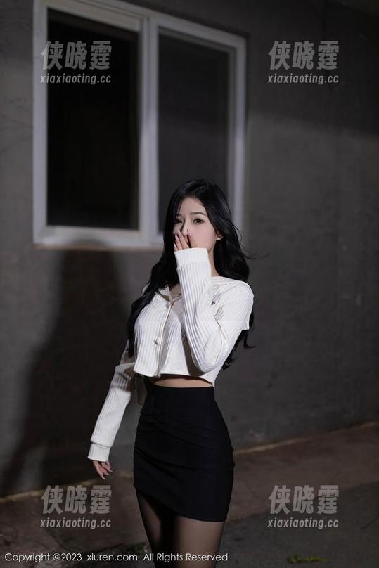 秀人网-王曼柔 秀人网 - 王曼柔,带着无圣光的秘密,美图里透出的小倔强。