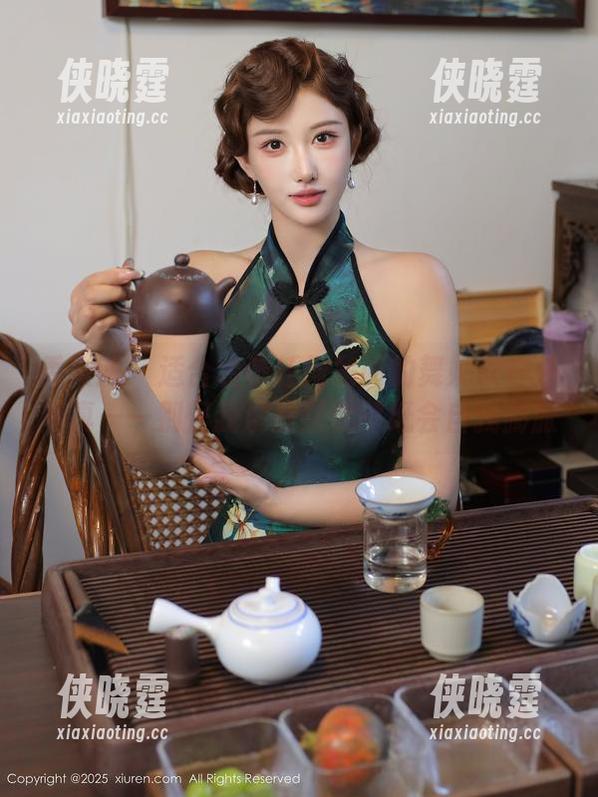 秀人网-舞媚歆 秀人网 - 适合装饰任何房间的舞媚歆户外写真——别怪我没提醒你壁纸会自我膨胀