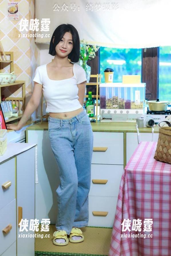 绮梦摄影 - 来聊聊桃桃的裤里丝吧，图片背后有没有什么小心思藏着呢？