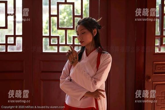 蜜桃社 - 学姐的作品更新，小魔女lily的搭档真有那么多表情吗？