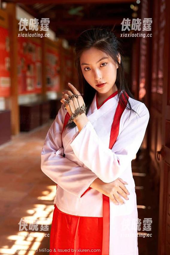 蜜桃社-木楠Nan 蜜桃社 - 木楠Nan的校服世纪高清图集,带你穿越假装在学习的荒唐时光。