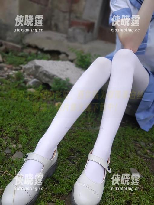 西尔酱 足尖上舞动的彩虹,西尔酱为你带来白丝诱惑,照片集火速下载中!