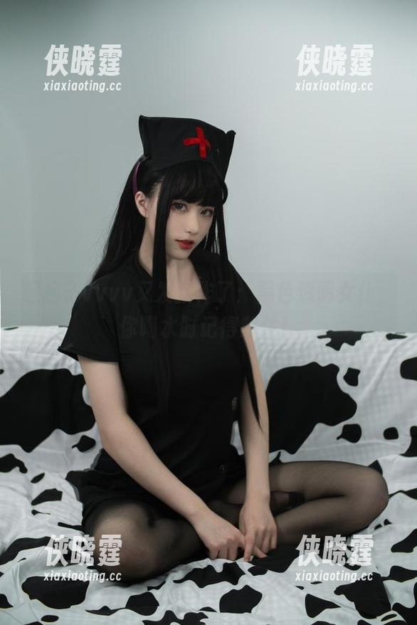 起起子vvvv 起起子vvvv又发新作了:黑色透明女仆,你喝水时记得憋住!
