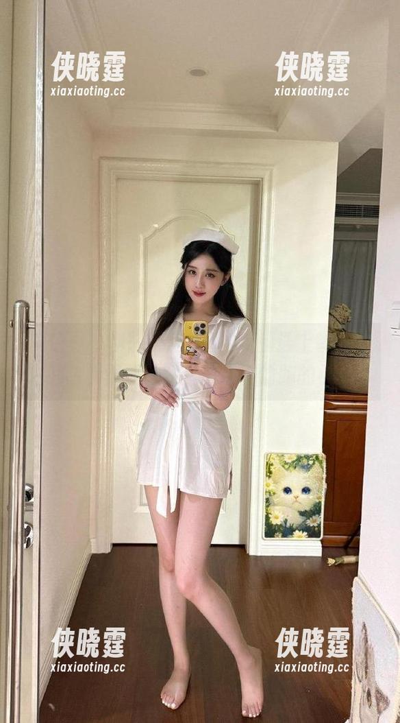 微密圈 - 当轩子巨2兔的美腿遇上镜头，瞬间白色蕾丝的梦里有没有偷跑的小兔？