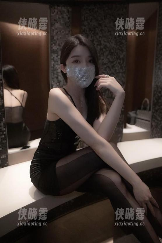微密圈 - 捧着黑丝的金希儿又来了，熟女御姐风范，资料片更新！